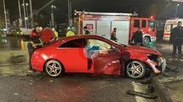 Kayseri'de feci kaza! Hafif ticari araç ile otomobil çarpıştı: 2 yaralı