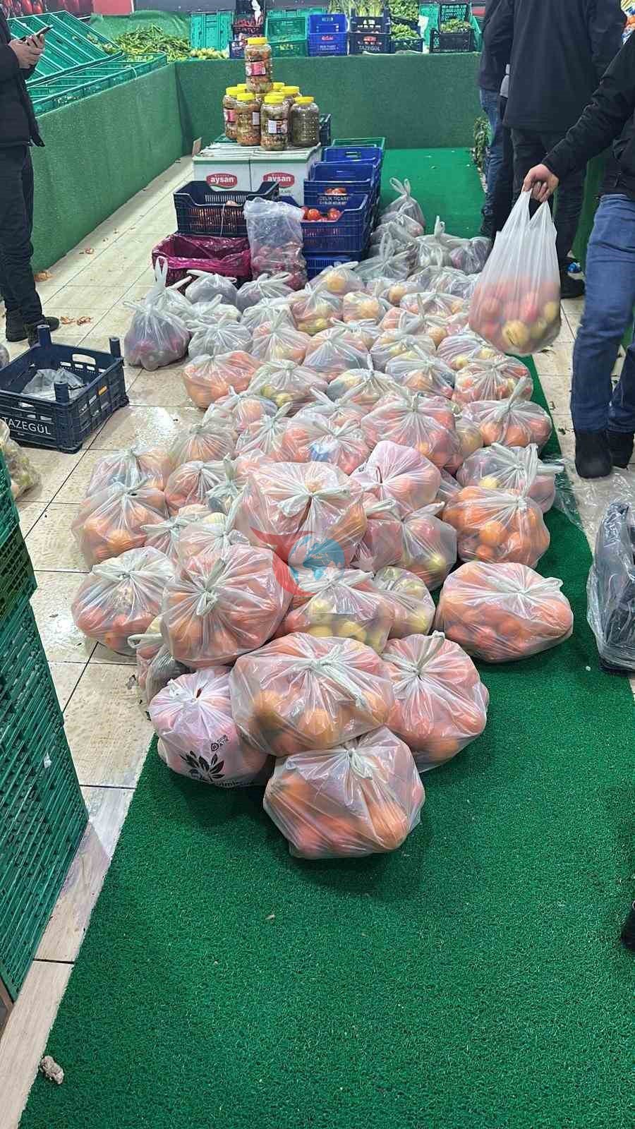 Karayazı esnaf derneğinden örnek dayanışma