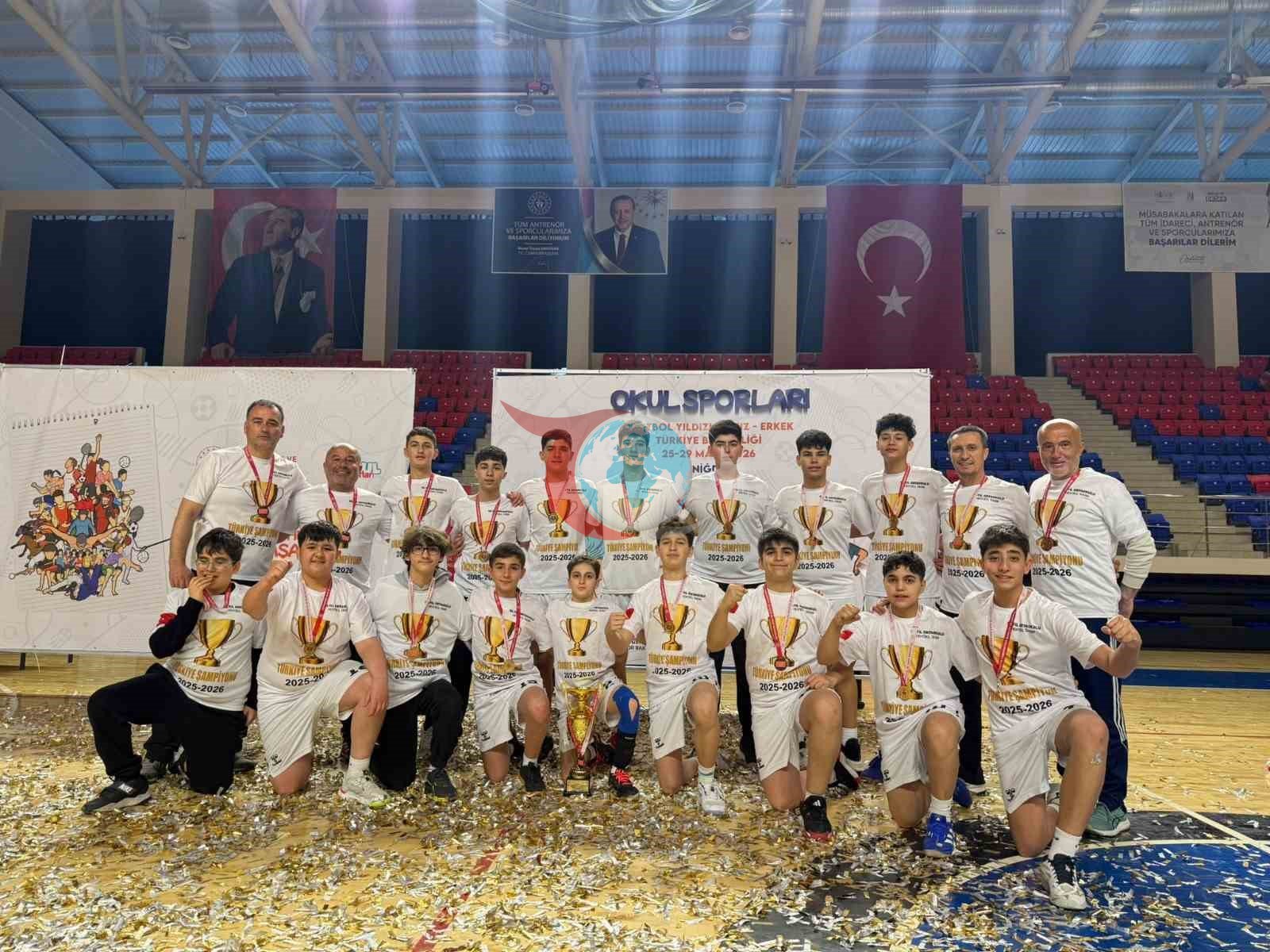 Salihli 50. Yıl Ortaokulu Hentbolda Türkiye Şampiyonu Oldu