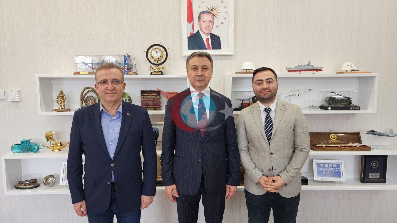 ASFAT Genel Müdürü Prof. Dr. Mustafa İlbaş (orta), Haber7 Güvenlik Analisti Dr. Eray Güçlüer (sol), Haber7 muhabiri Yavuz Selvi (sağ)