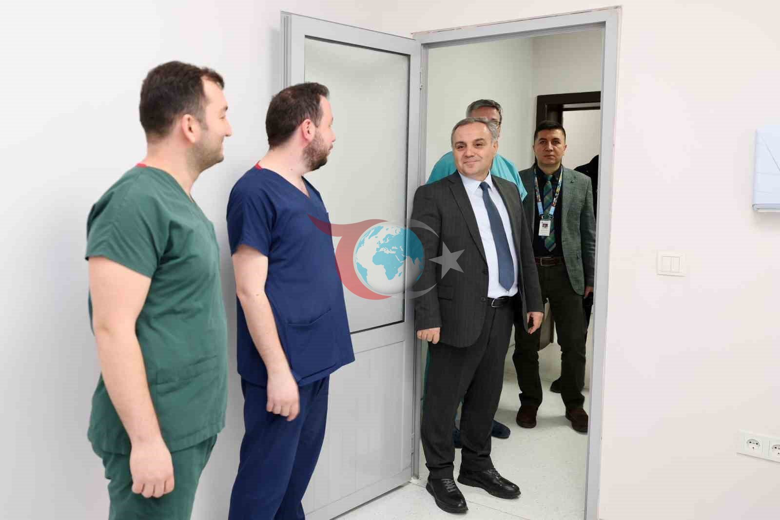 Rektör Altun’dan hastane personeline ziyaret