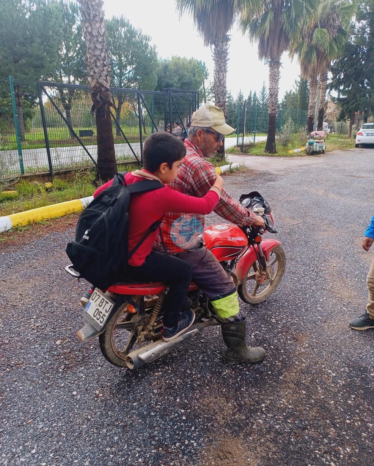 Traktör kasalarında eğitim yolculuğunda mutlu son