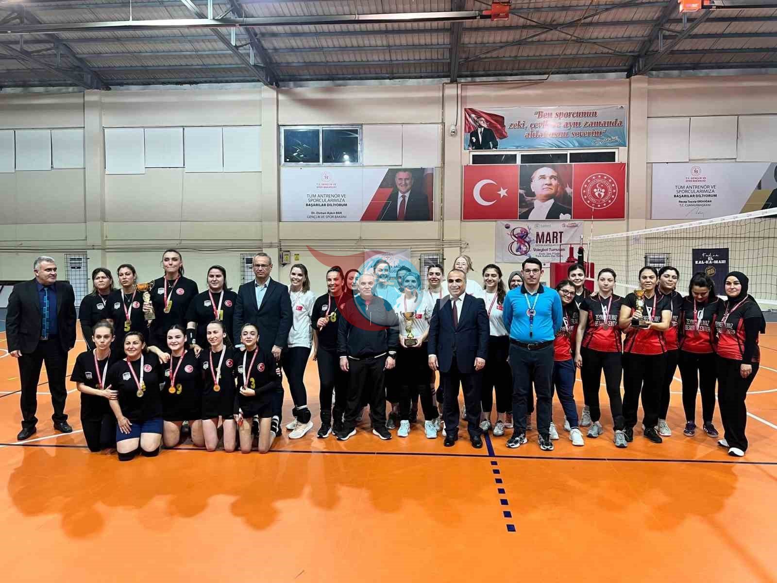Anamur'da Kadınlar Günü için Düzenlenen Voleybol Turnuvası Sonuçlandı