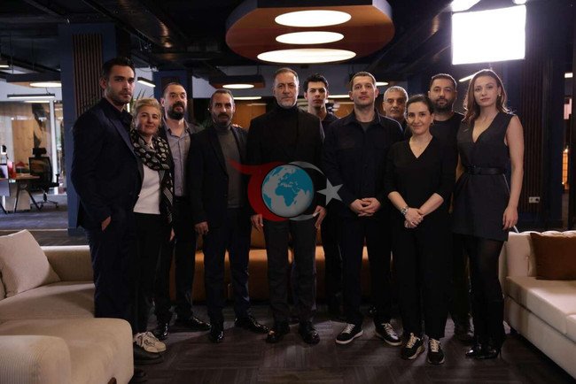 Uraz Kaygılaroğlu Bahçeli'nin Bozkurt hediyesini aldı - Resim : 2