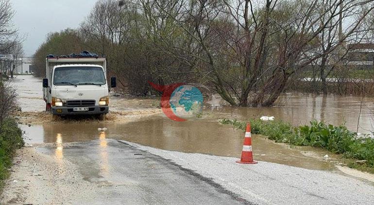 Bursa’da sel ve heyelan dehşeti Kar 2 metreyi aştı, Nilüfer Çayı taştı