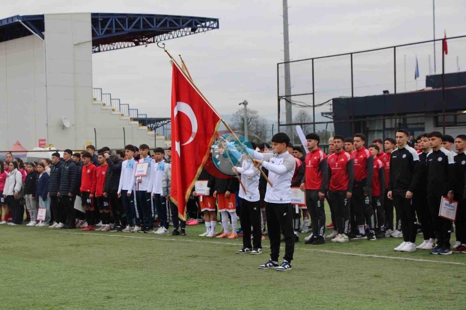 Düzce'de Futbol Gençler Grup Müsabakaları Başladı