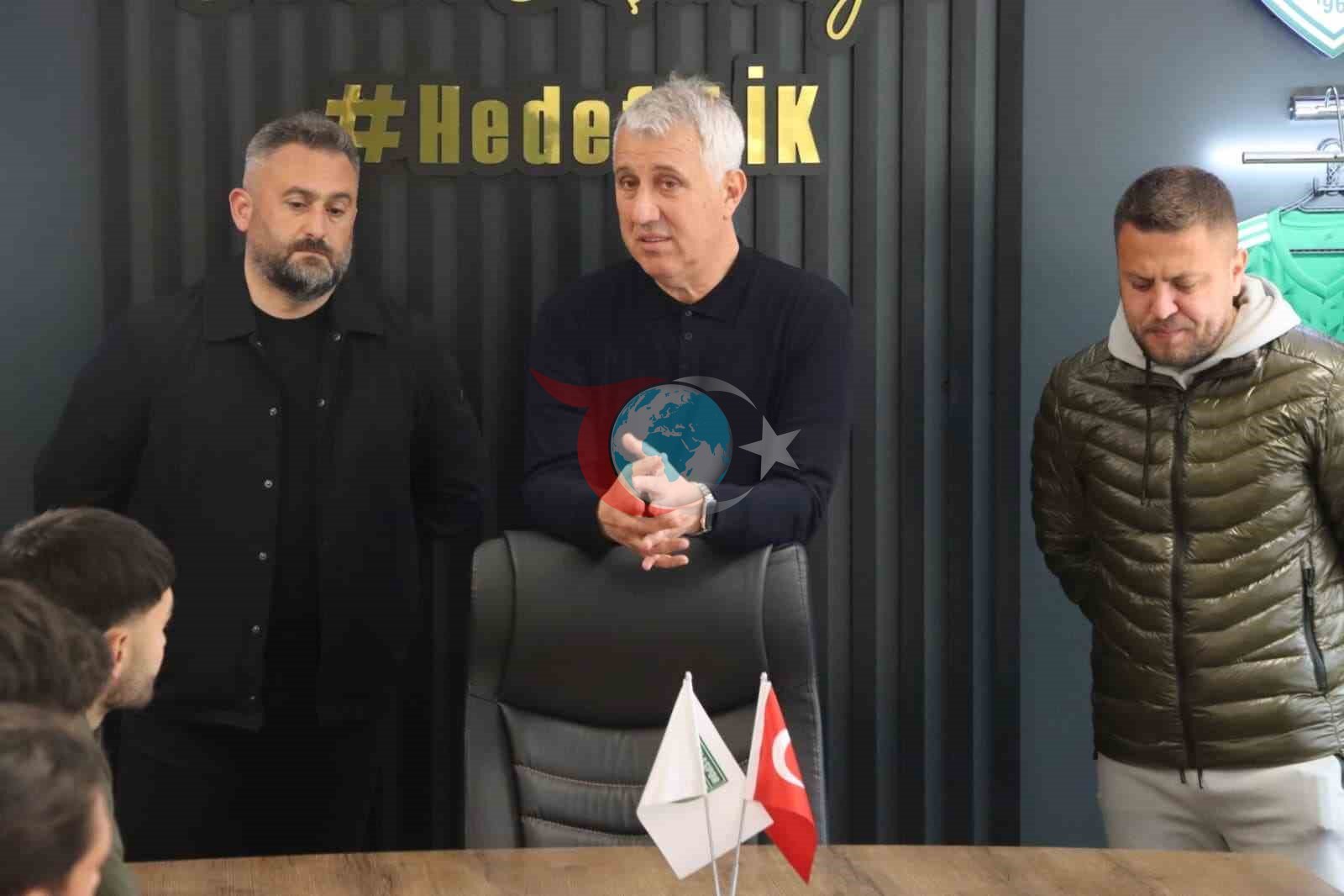 Teknik Direktör Durmuş, gözyaşlarını tutamadı