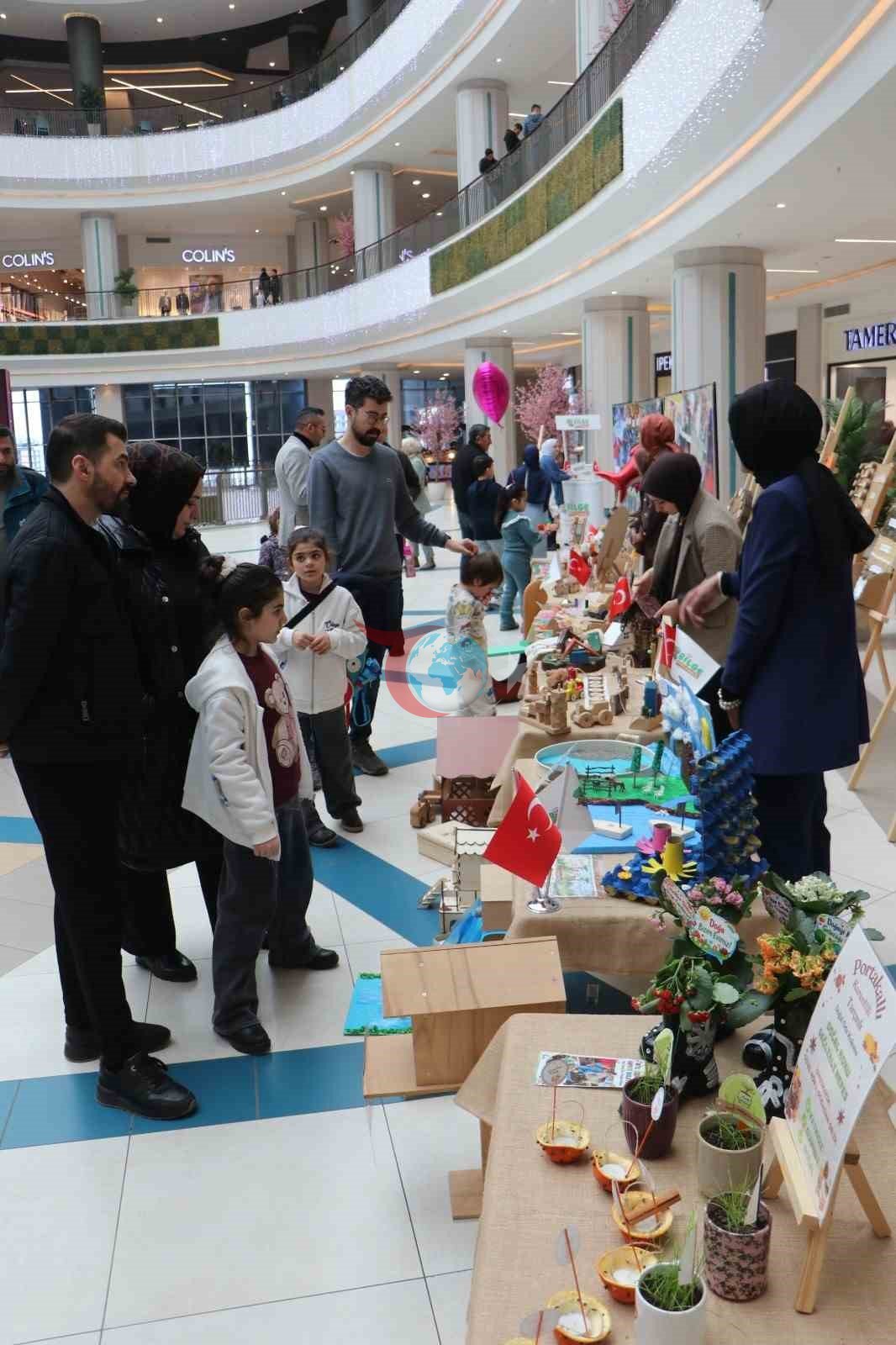 Minik ellerin doğaya dokunuşu