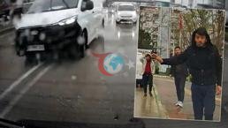 Minibüsten inip yol vermeyen sürücüye saldırdılar