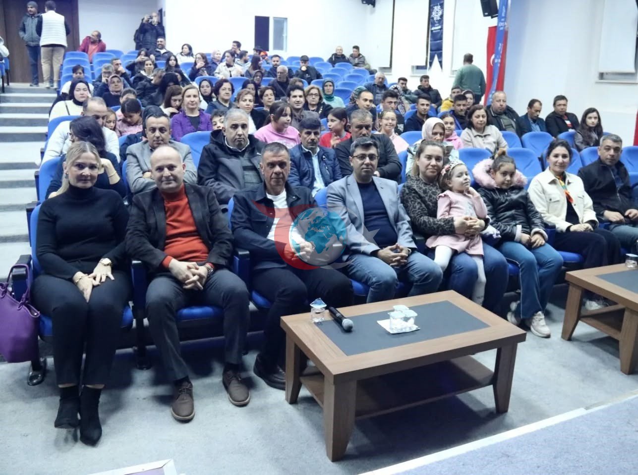 Yenipazar’da ’İyi Delirdik’ tiyatro oyunu izleyiciyle buluştu