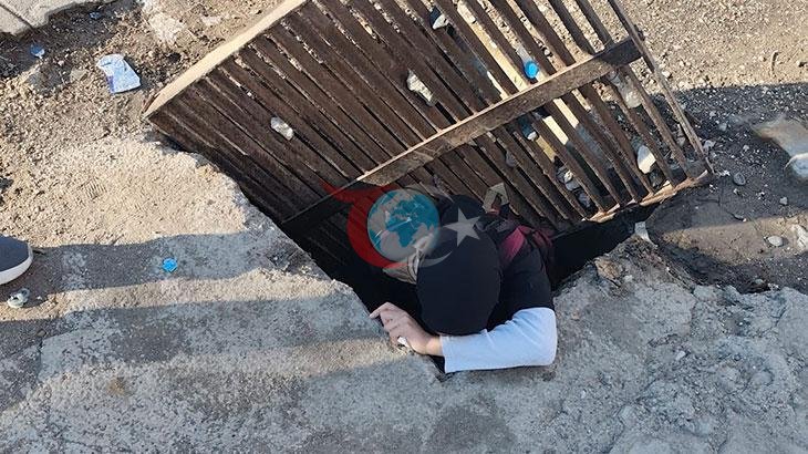 Öğrenci Mazgala Basarak 1,5 Metre Çukura Düştü: Her Gün Kullanılan Yol