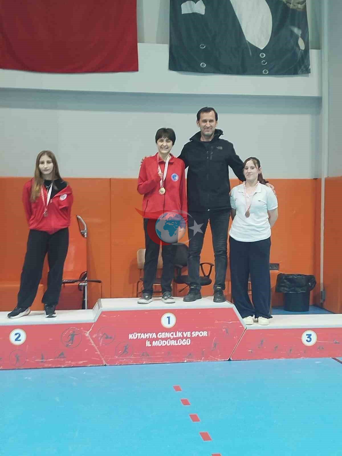 Pazarlar Spor Lisesi’nden atletizmde 15 madalya