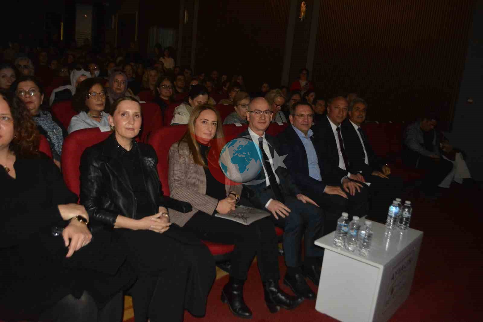 Ayvalık’ta Çanakkale destanı halk danslarıyla yaşatıldı