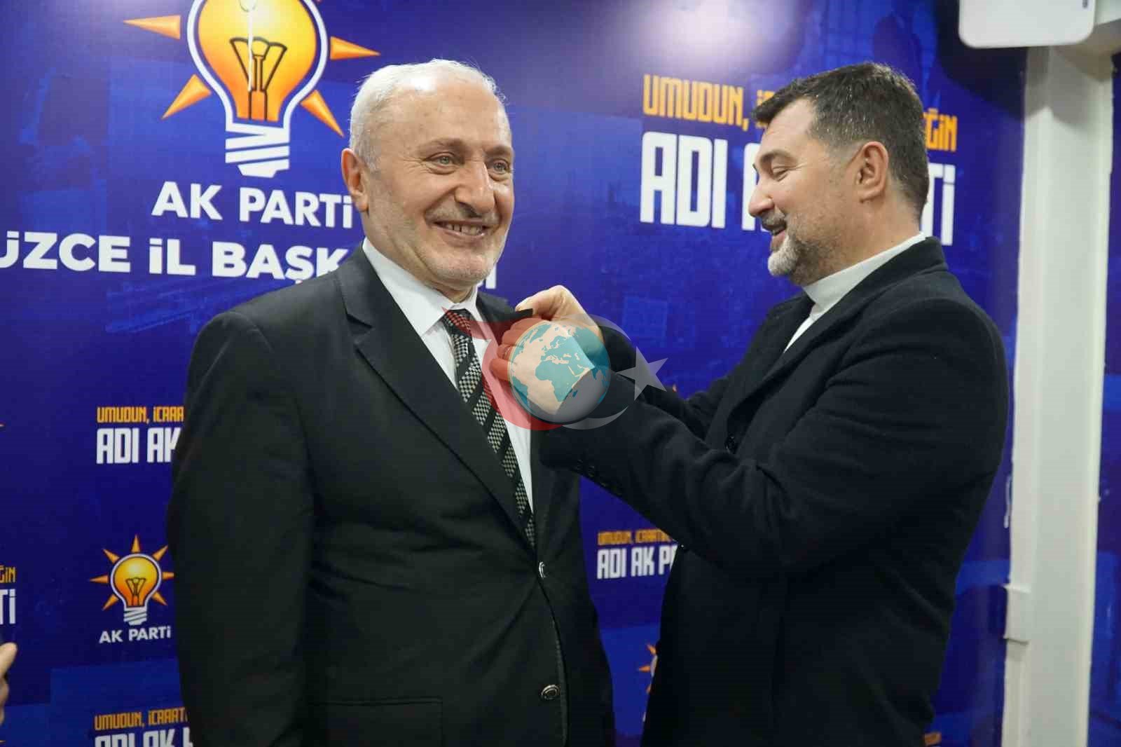 Düzce’de emekli eğitimciler AK Parti’ye katıldı