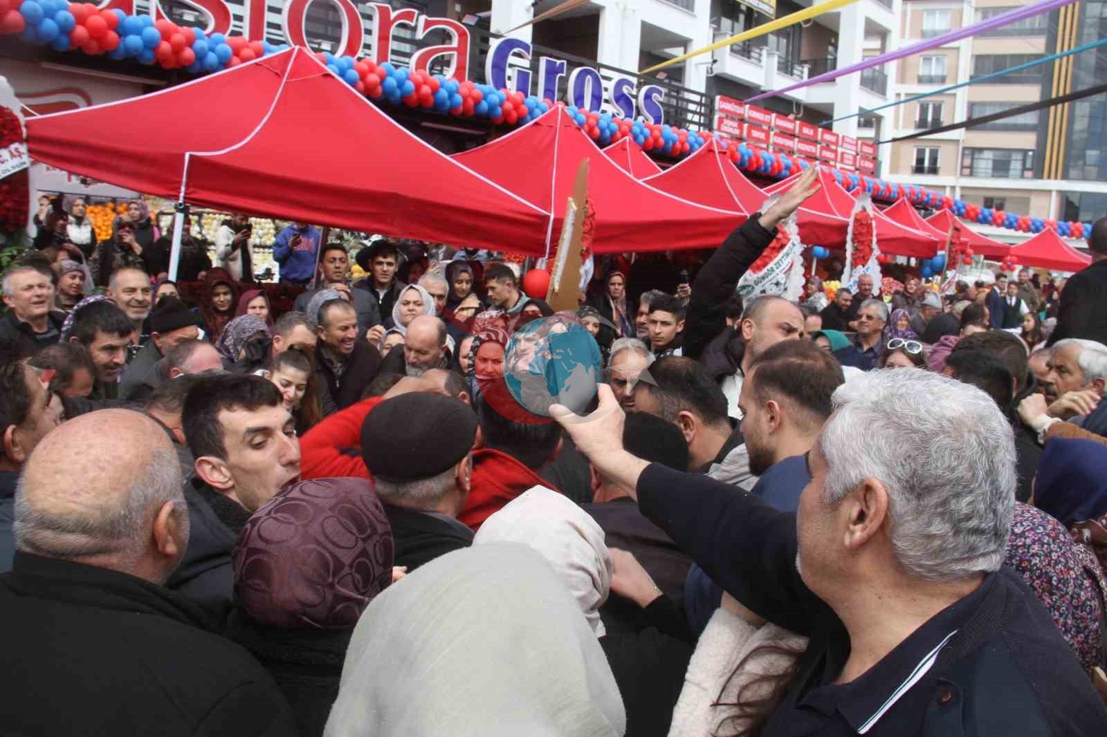 Konya&rsquo;da ucuz televizyon izdihamı