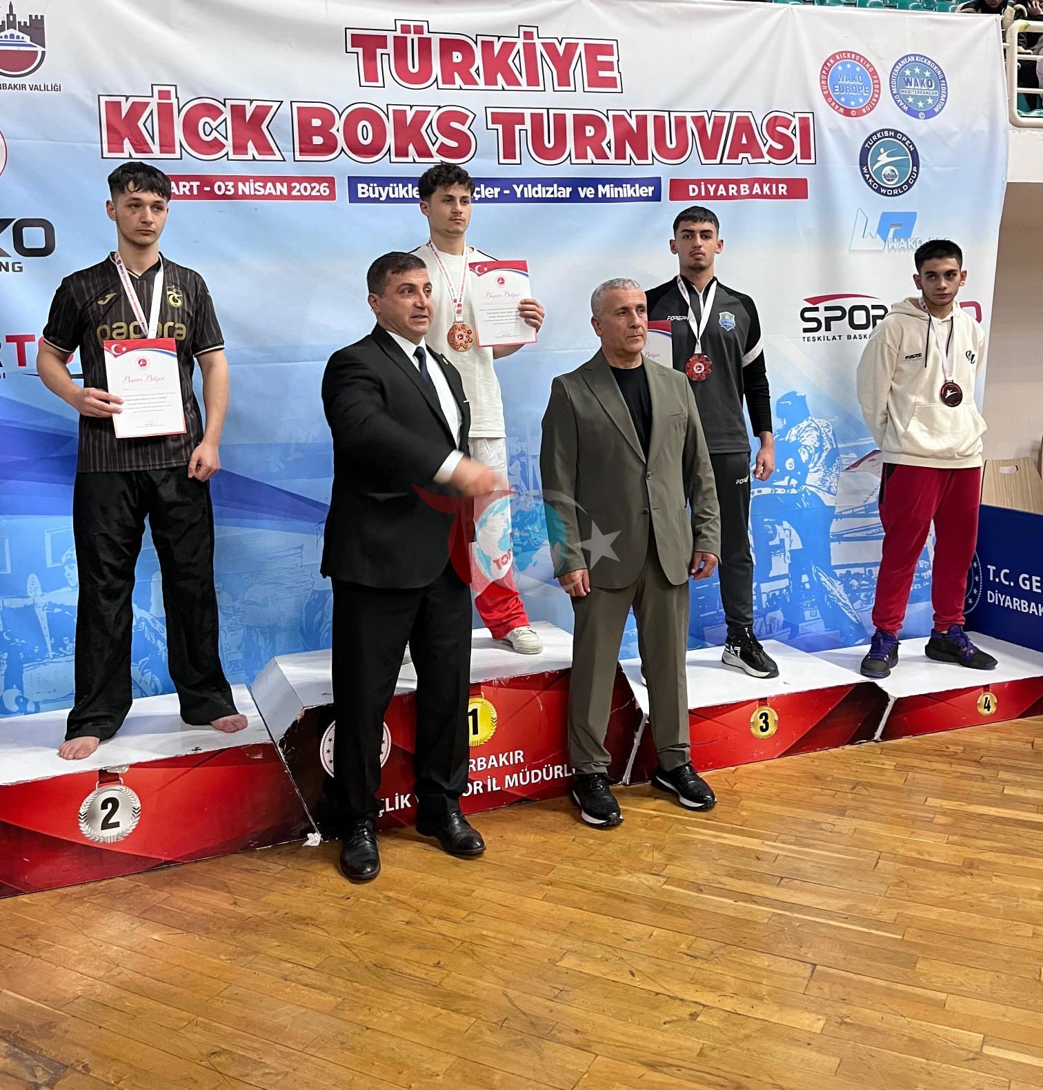 Çayırova'nın Kick Boksçuları Diyarbakır'dan Başarıyla Döndü