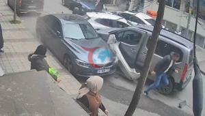 Sultangazi’de trafik kavgası kamerada Tartışma kazaya dönüştü, 5 kişi araçtan inip kaçtı