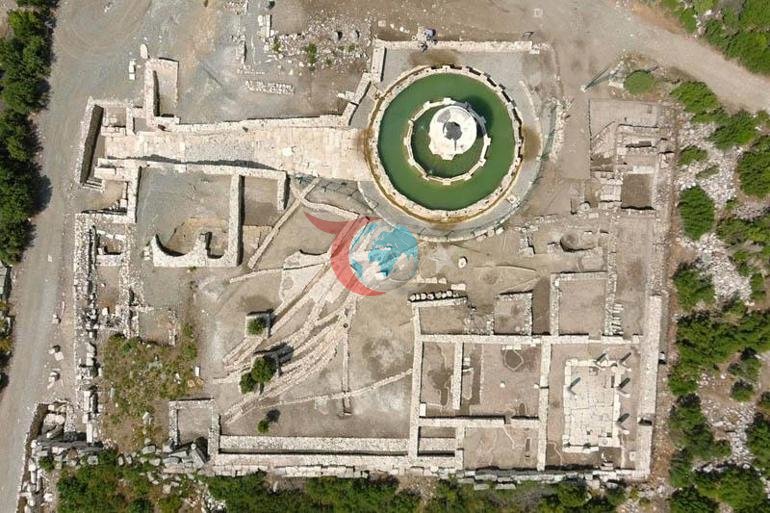 Kışın üzeri kapatılan Medusa mozaiği ziyarete açıldı