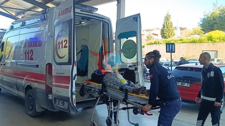 Adanada tarım işçilerini taşıyan midibüs devrildi 17 kişi yaralandı