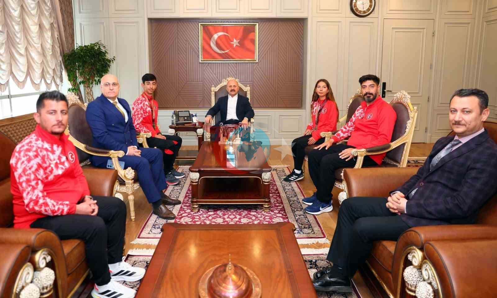 Vali Varol, Balkan şampiyonlarını ödüllendirdi