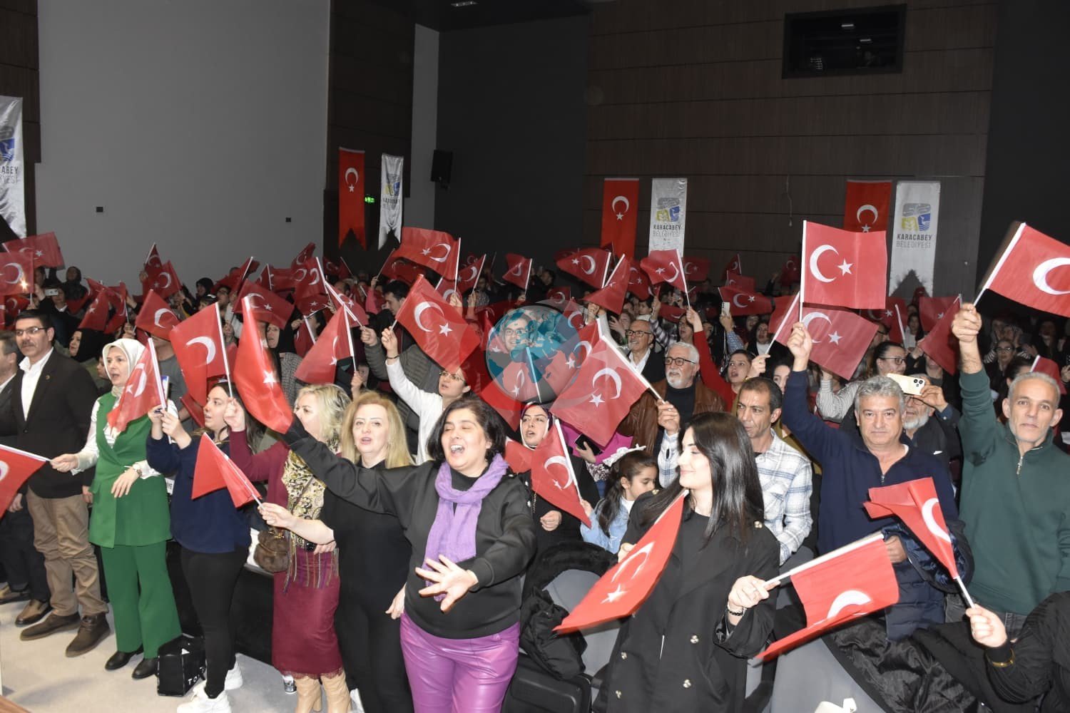 Karacabey’de Duygusal Anlar: Kahramanlık Türküleri Konsere Damgasını Vurdu