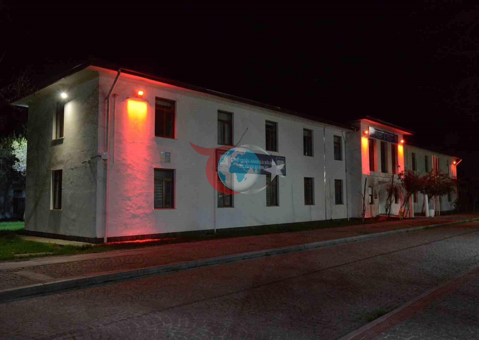 Diyarbakır'da Otizm Farkındalığı İçin Kırmızı Işıklar Yandı