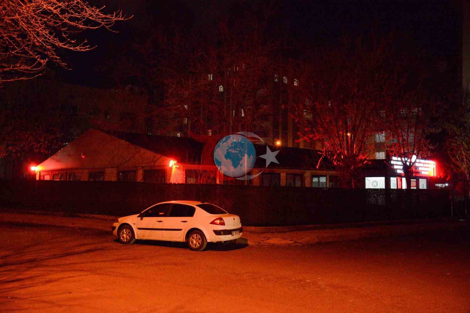 Kırmızı ışıklar eşit yaşam için yandı