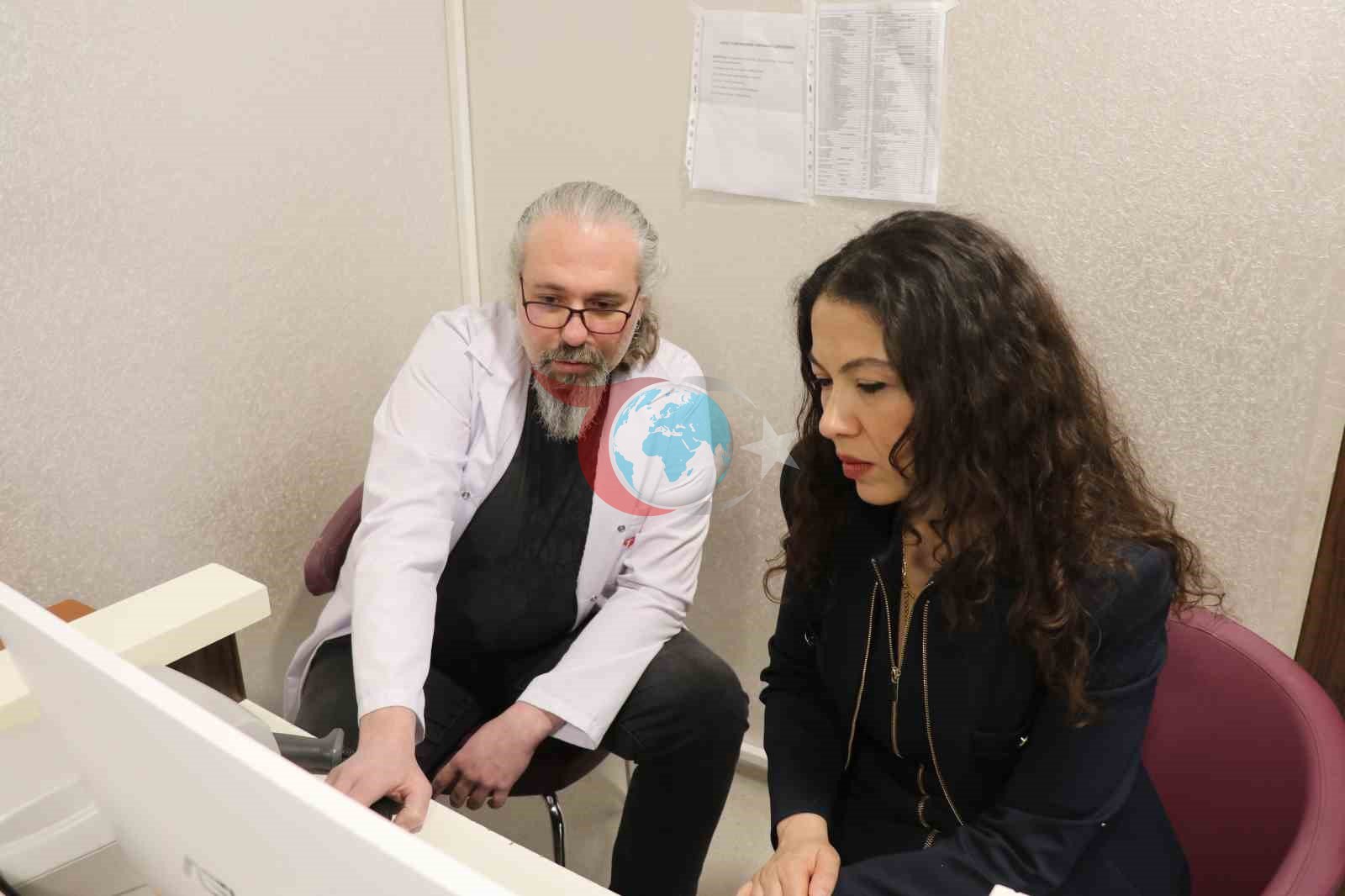 Karฤฑn bรถlgesindeki 30 santimlik dev tรผmรถr ameliyatla รงฤฑkarฤฑldฤฑ