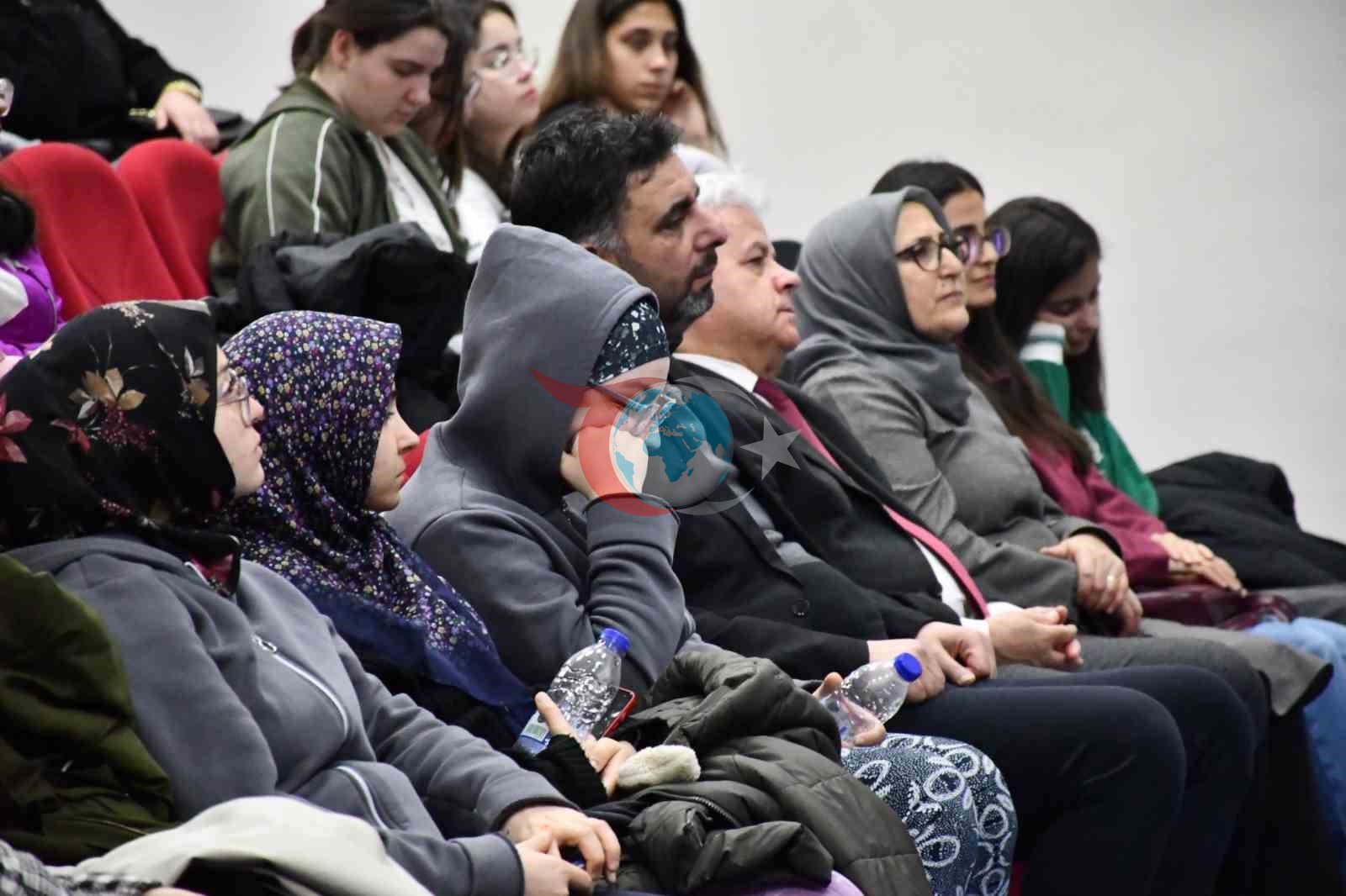 Gençler Tarih Konferansına Yoğun İlgi Gösterdi