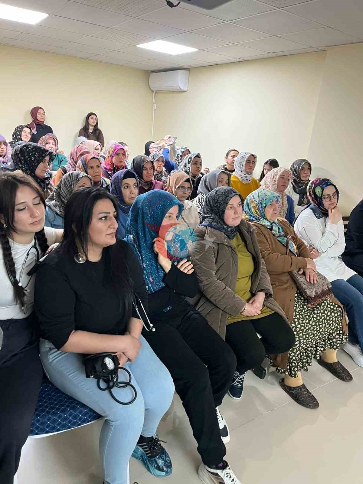 Hitit Üniversitesi&rsquo;nden kadınlara &rsquo;sağlıklı yaşlanma&rsquo; bilgilendirmesi