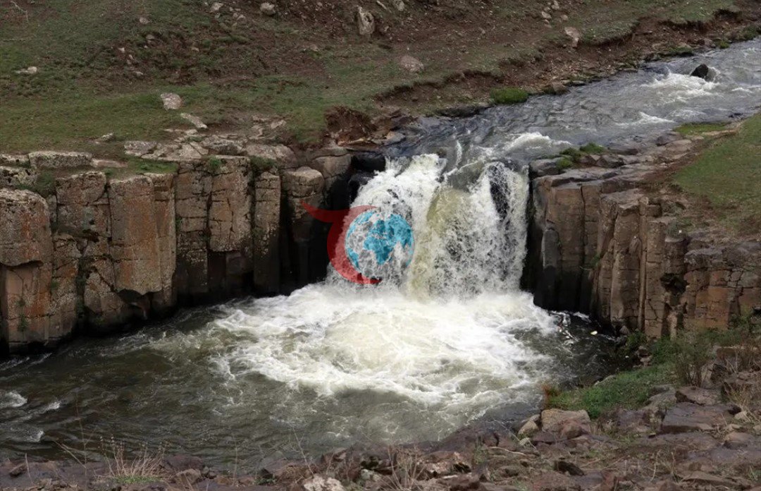 Diyadin'in Gizli Hazinesi: Yıldızlı Şelalesi Bahar Coşkusuyla Hayran Bırakıyor