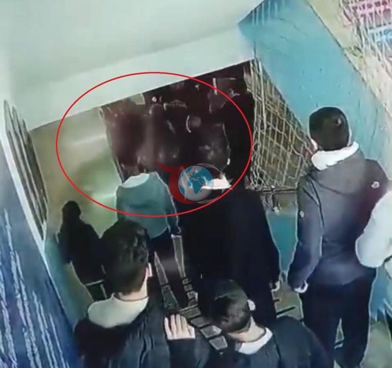 Okul koridorunda skandal görüntü: Senin etini kemiklerinden ayıracağım