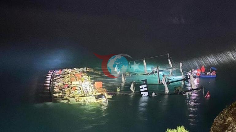 Fethiyede tekne kayalıklara çarptı 6 kişi kurtarıldı, 1 kişi kayıp