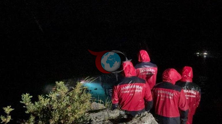 Fethiyede tekne kayalıklara çarptı 6 kişi kurtarıldı, 1 kişi kayıp