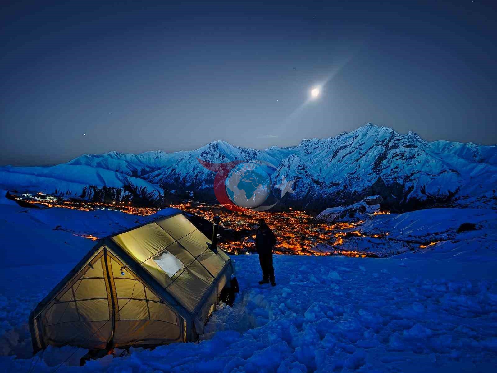 Hakkari manzarası geceye damga vurdu