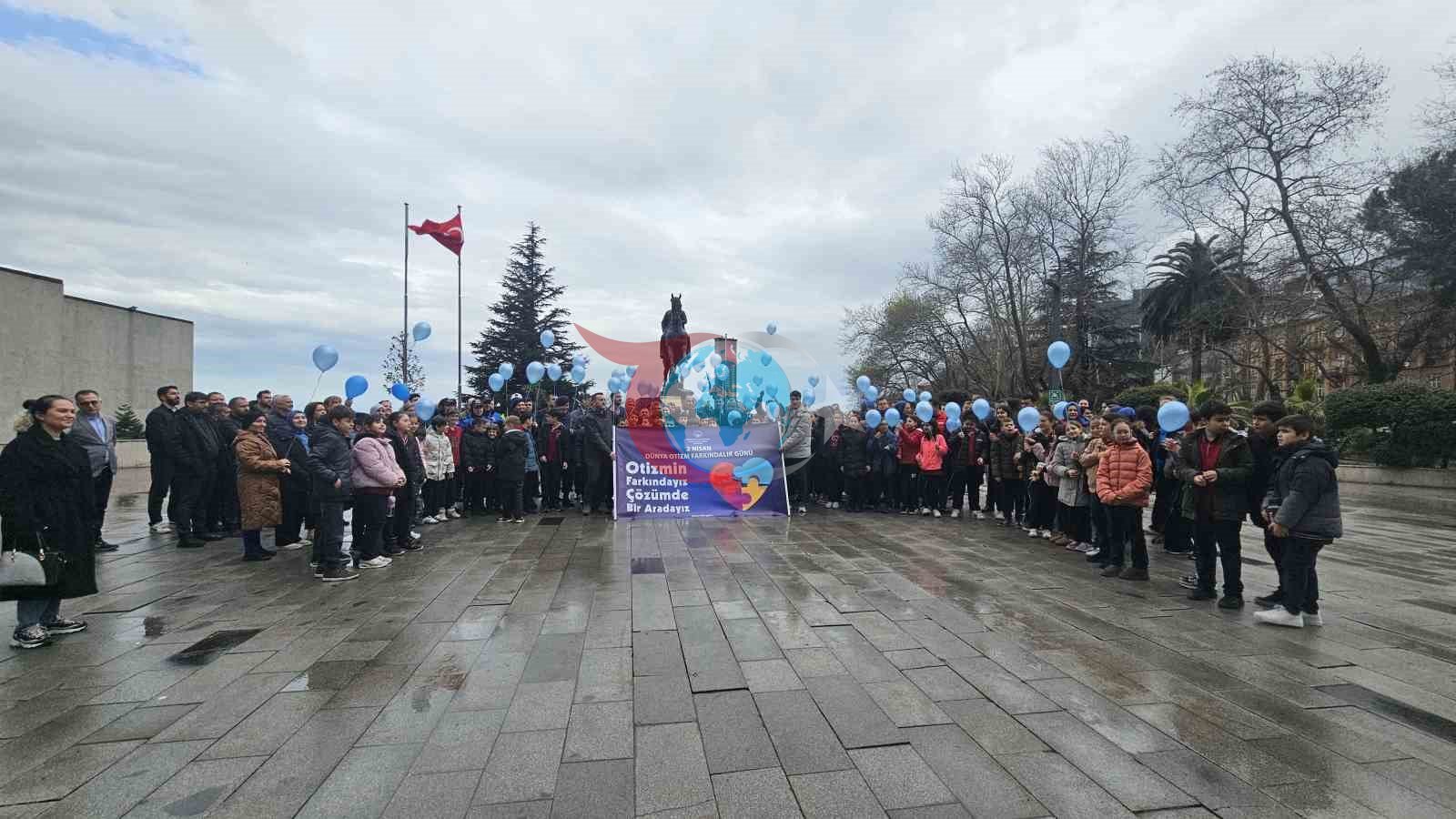 Zonguldak&rsquo;ta otizm farkındalığı için gökyüzüne balon bıraktılar