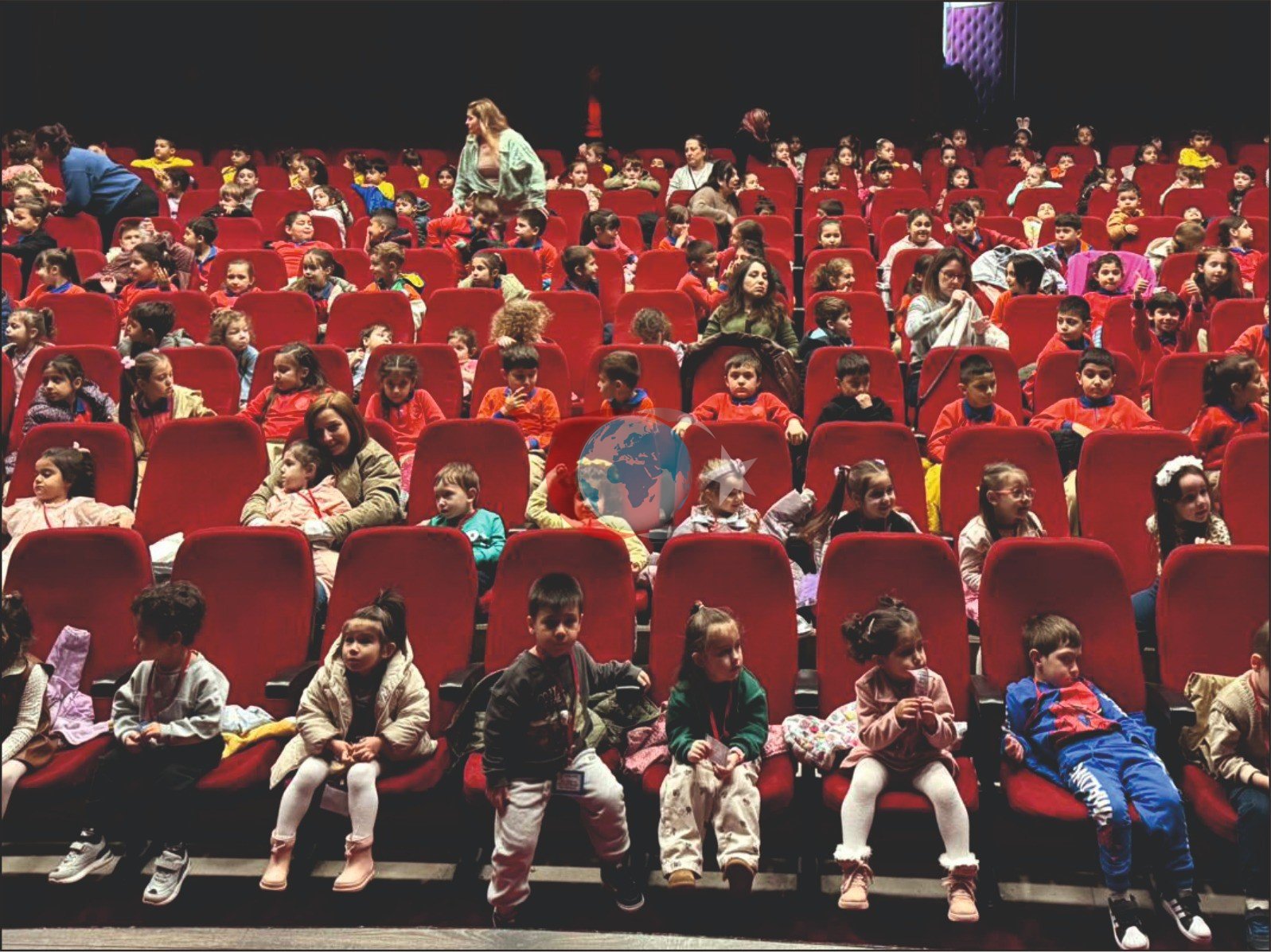 Aydın’da minikler tiyatro ile buluştu