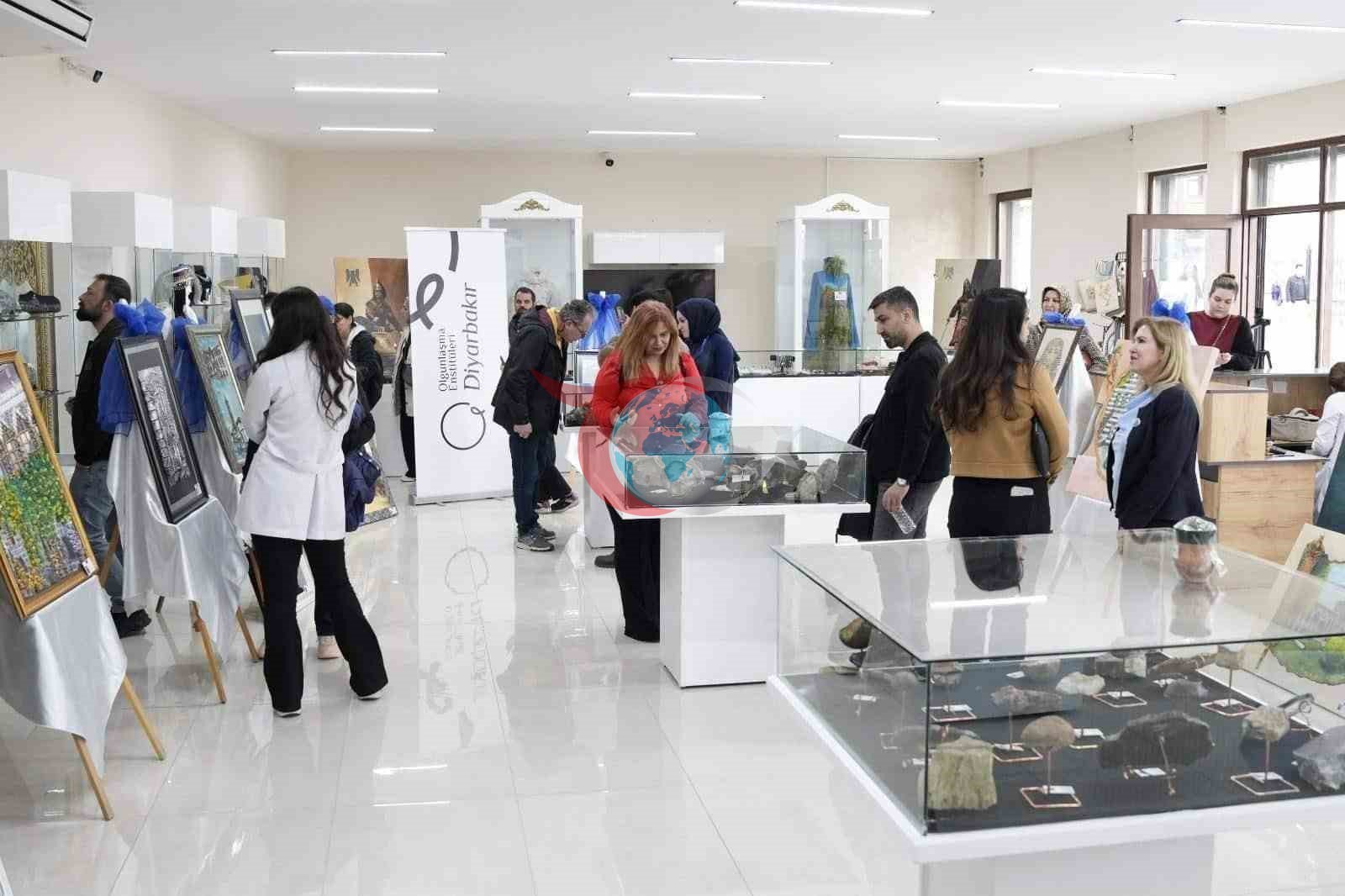 Diyarbakır&rsquo;da Harmoni resim sergisi açıldı