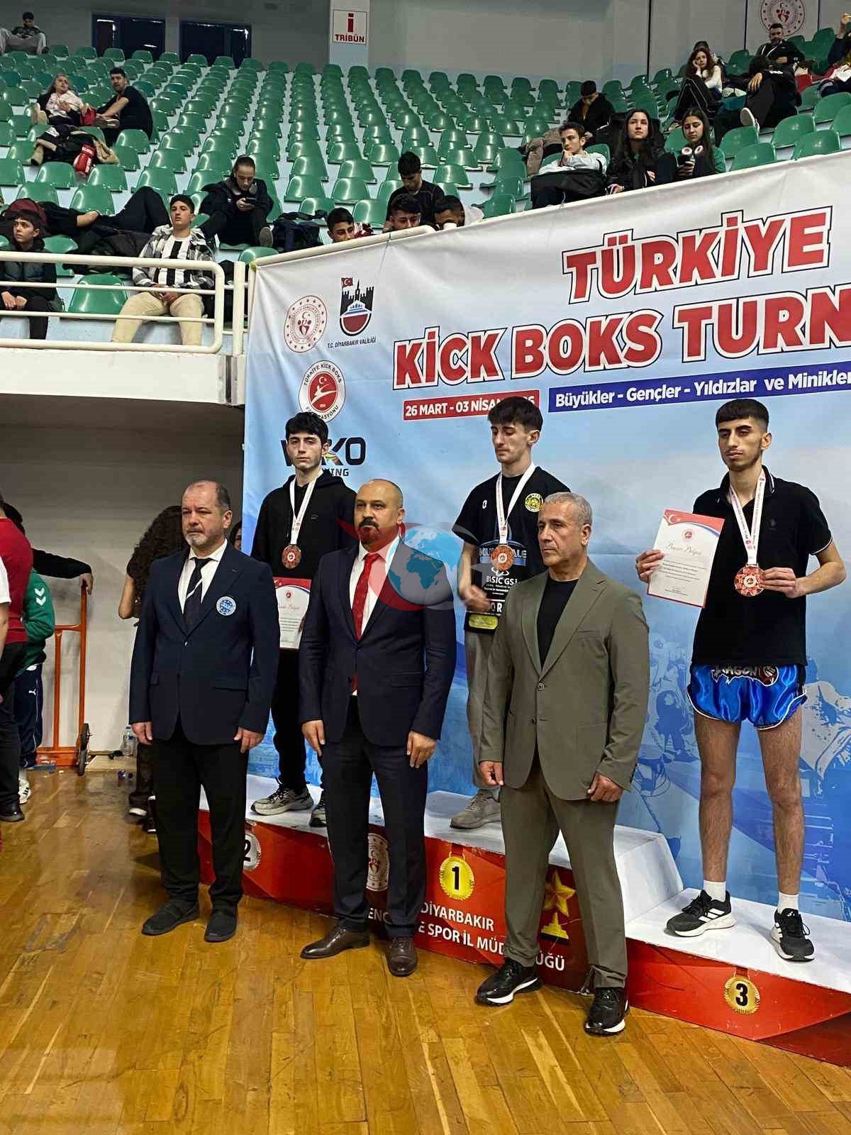 Kickboks Türkiye Şampiyonası’nda Afyonkarahisarlı sporculardan önemli başarı