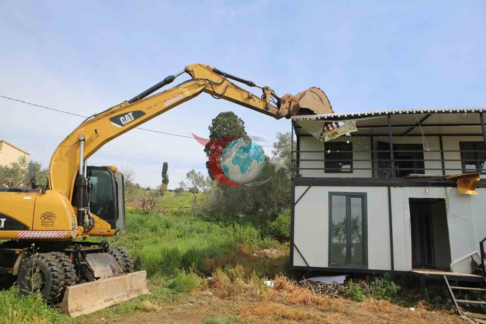 Gölyazı'da Kaçak Yapılar Tarihe Karışıyor