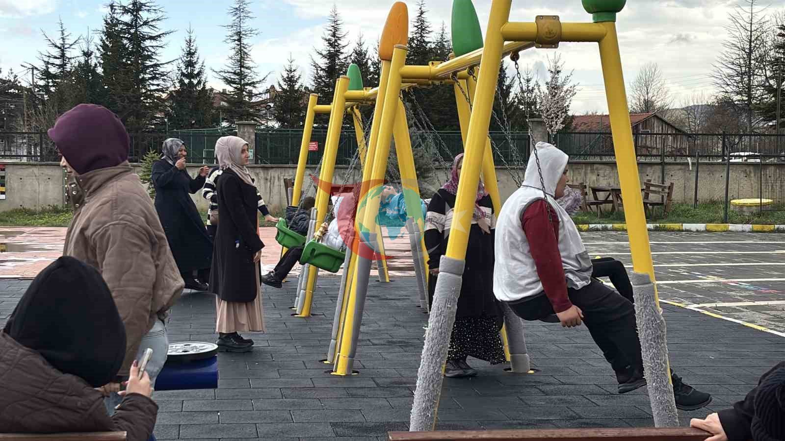Bolu&rsquo;da özel öğrencilerden renkli kutlama: Darbuka şovu alkış aldı