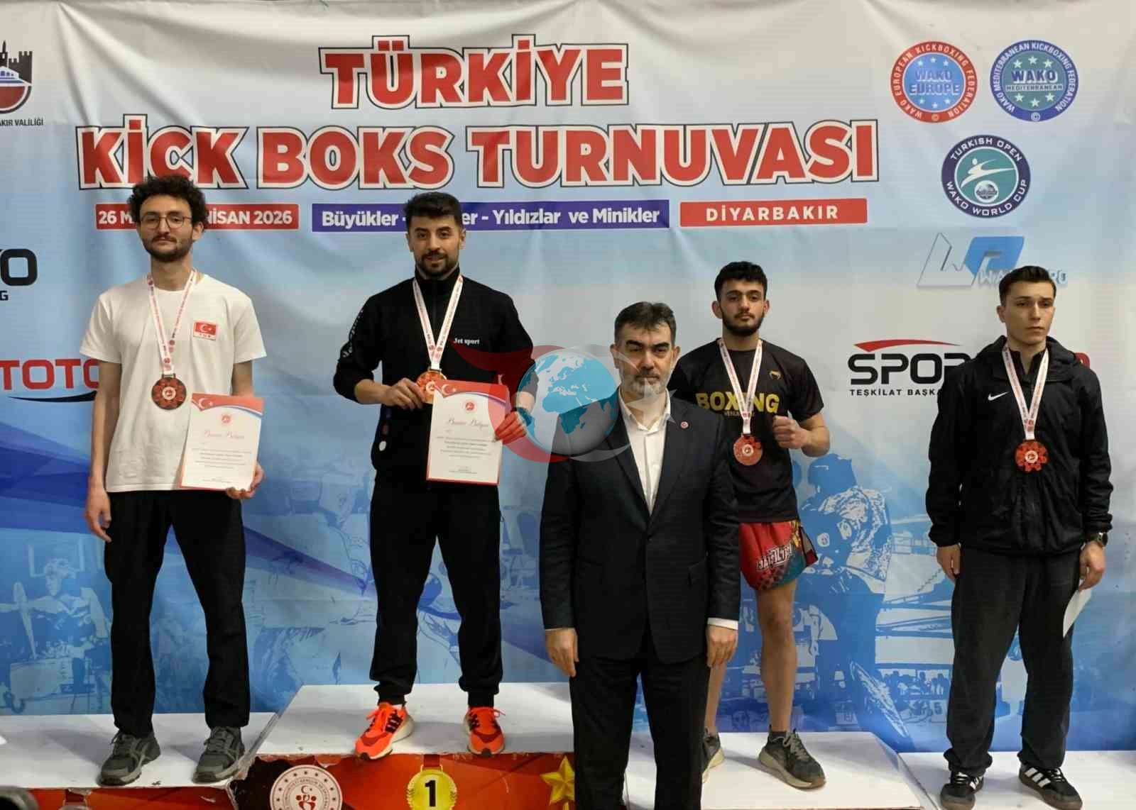 Gacır Kardeşler Kick Boks Turnuvasında Yine Zirvede