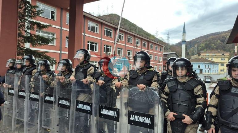 Zonguldak’taki gergin meclis birleşimi CHP’liler katılmadan yapıldı