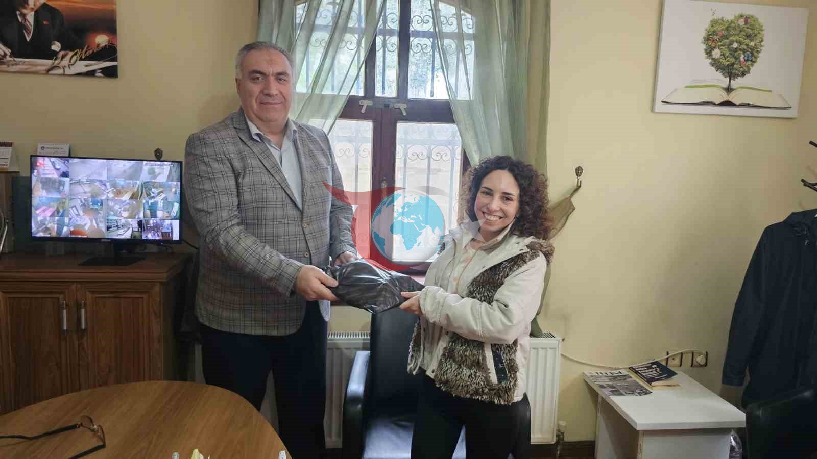 Bandırma’da kütüphane haftasında örnek öğrencilere ödül