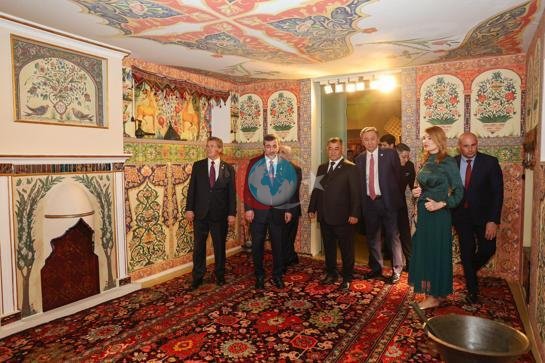Cumhurbaşkanı Yardımcısı Yılmaz’dan Azerbaycan Ulusal Halı Müzesine ziyaret