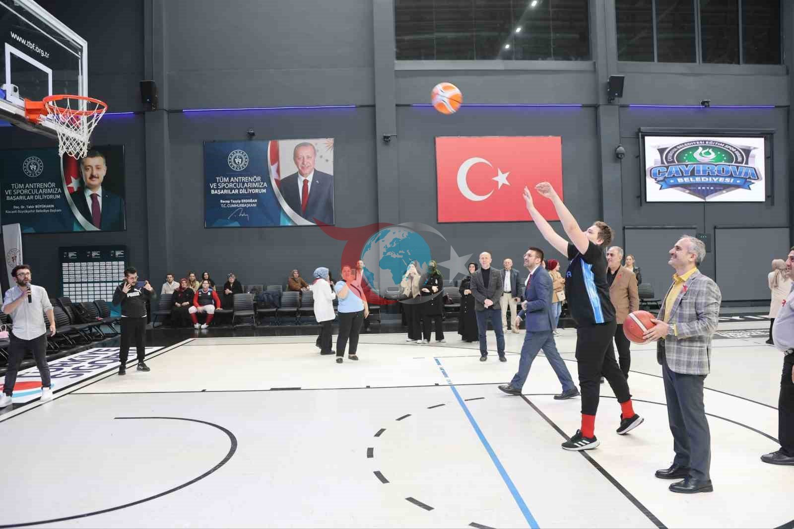 Özel Çocuklar ve Basketbolcular Sahada Bir Araya Geldi
