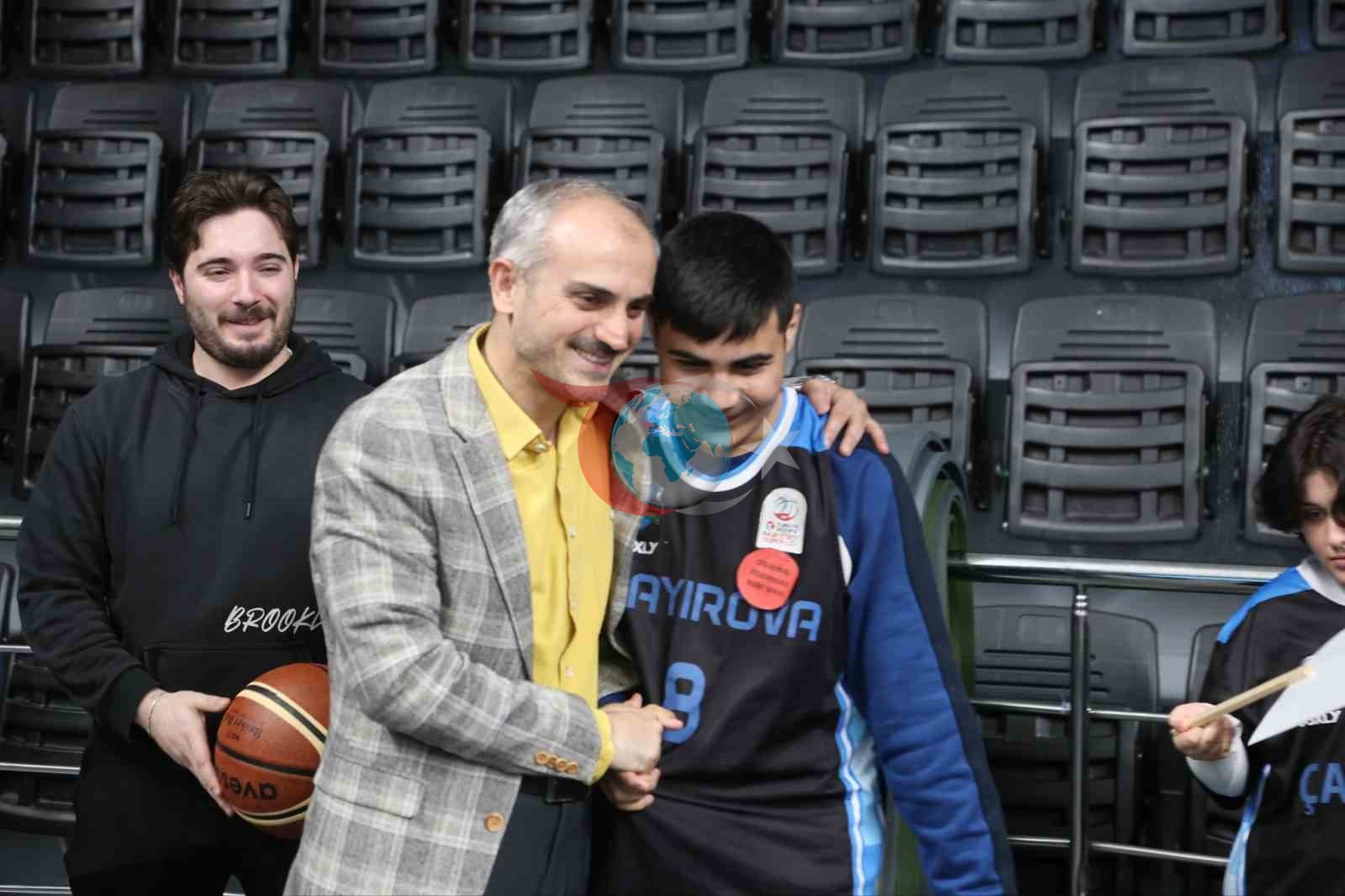 Özel bireyler ve basketbolcular potada buluştu
