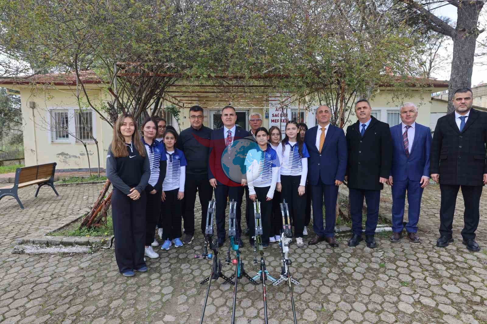 Vali Akbıyık Okçuluk Milli takım antrenörü Sözen&rsquo;i ziyaret etti