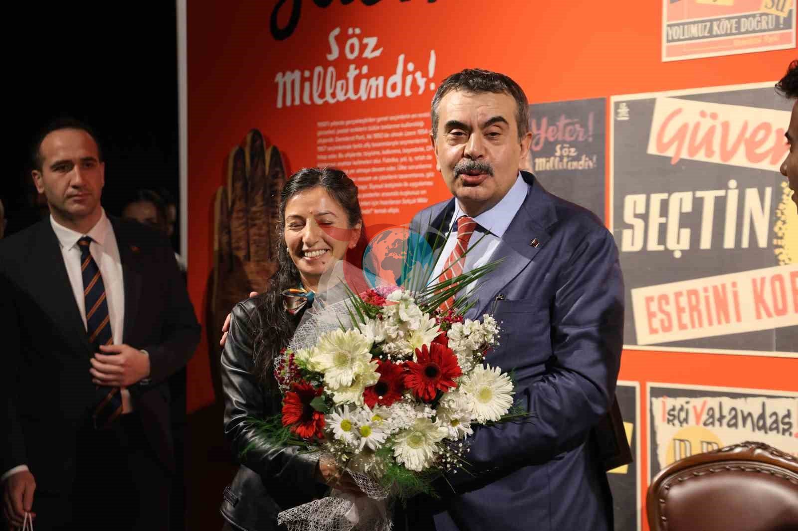 Bakan Tekin&rsquo;den, Fadime öğretmene doğum günü sürprizi