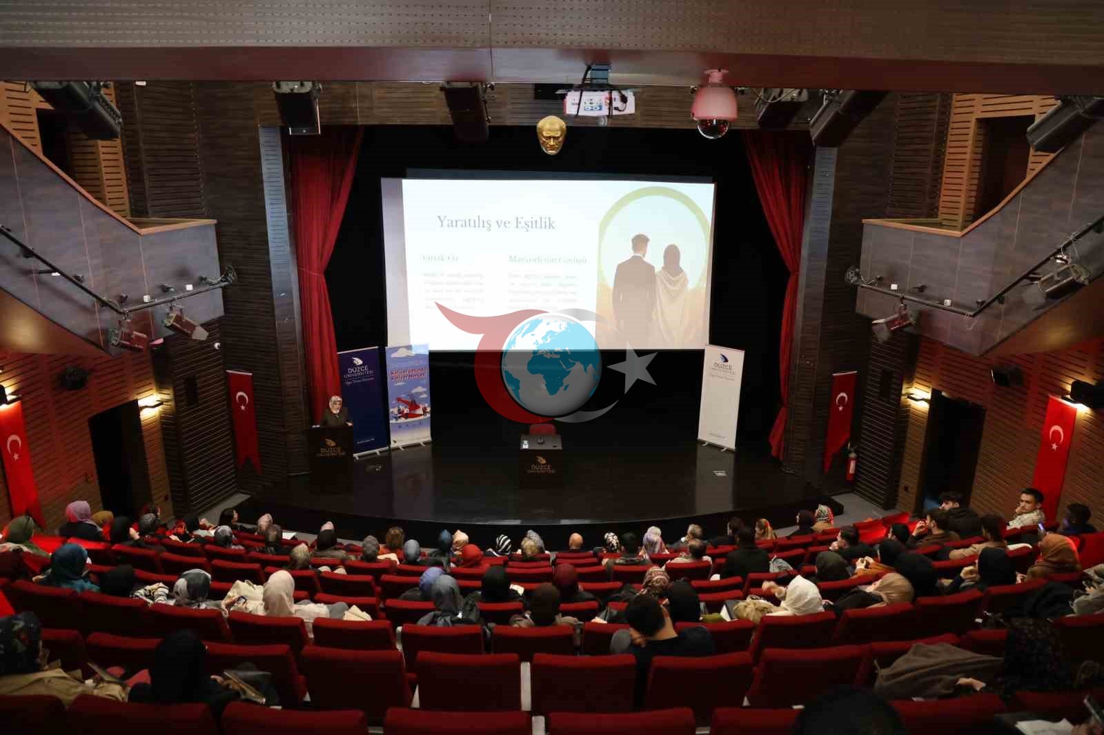 Kadınların Dünyayı İnşa Etme Rolü Konferansla Tartışıldı